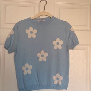 Only Light Blue Short Sleeve Knit Sweater with White Daisy Motif